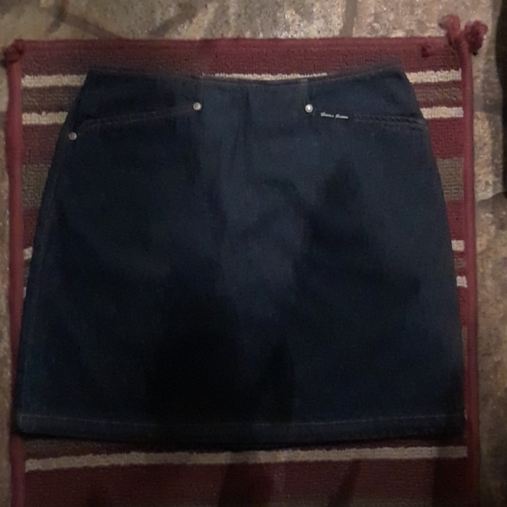 NWOT, y2k,USA Vtg Guess mini jean skirt.